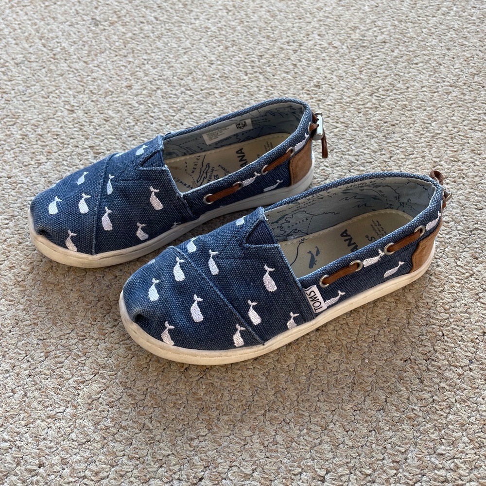 Toms Embroidered Whale Shoes Size 12